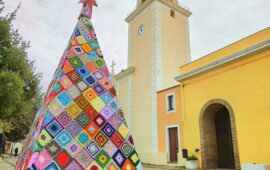 Albero di Natale dei centrini a Domusnovas - Foto di Davide Pani