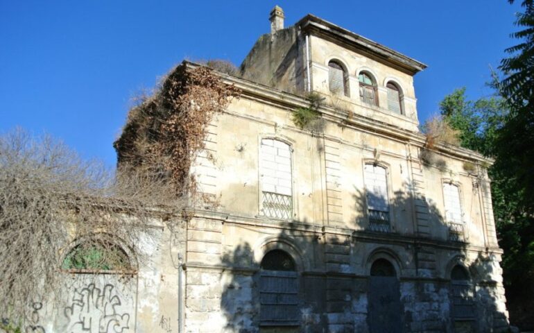 Sapevate che a Sassari c’è una villa abbandonata che era un vero gioiello?