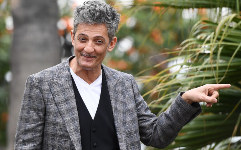 Fiorello ironizza sulle nostre regionali: “Mourinho ora si candida in Sardegna, lo fanno tutti”