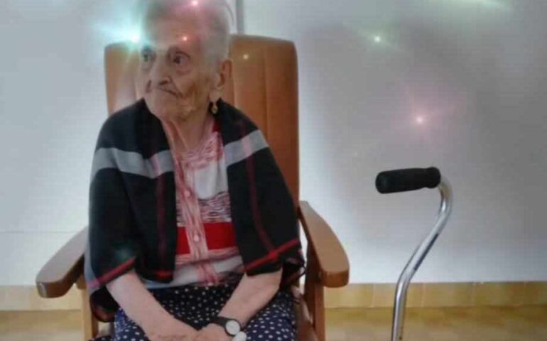 Sardegna in festa per la nuova centenaria: è Tzia Angela Lecis di Sisini