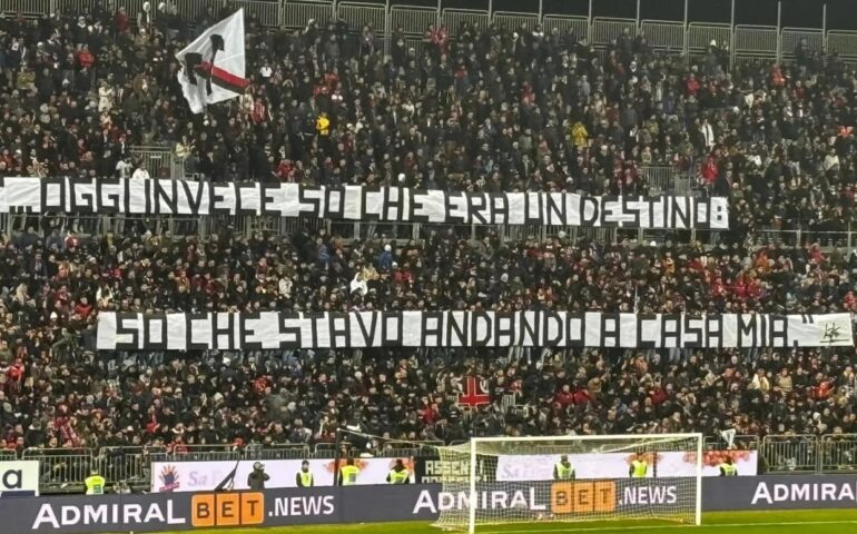 Ieri sera lo stadio tutto per Gigi Riva: il bellissimo striscione degli Sconvolts