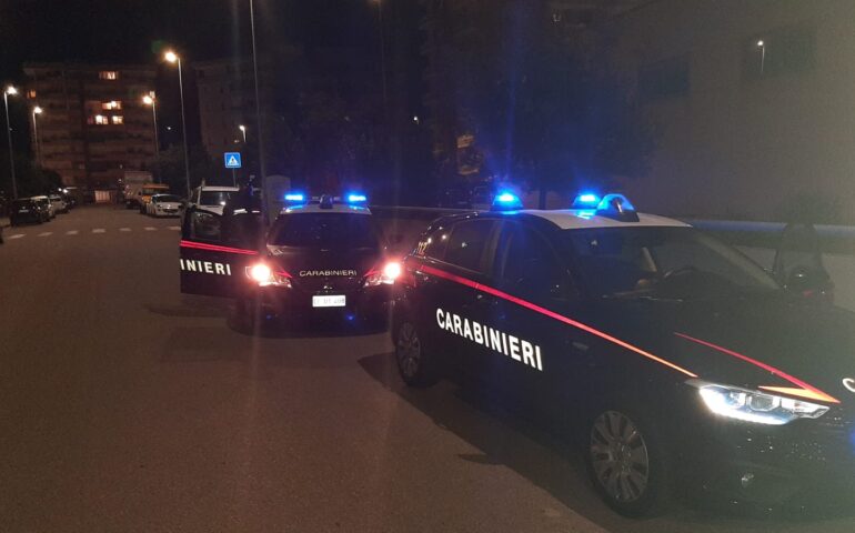 Rubano in tre bar a Carbonia con arnesi da scasso: due gli arrestati
