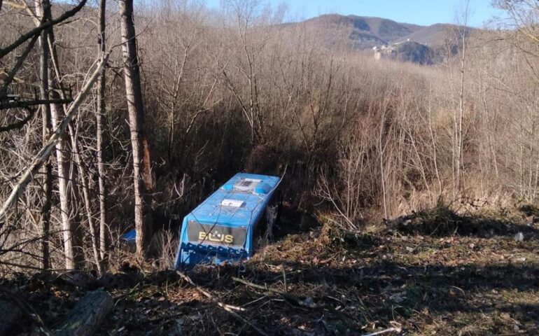 Tragico scontro frontale con un bus vicino Asti: muore autista sardo