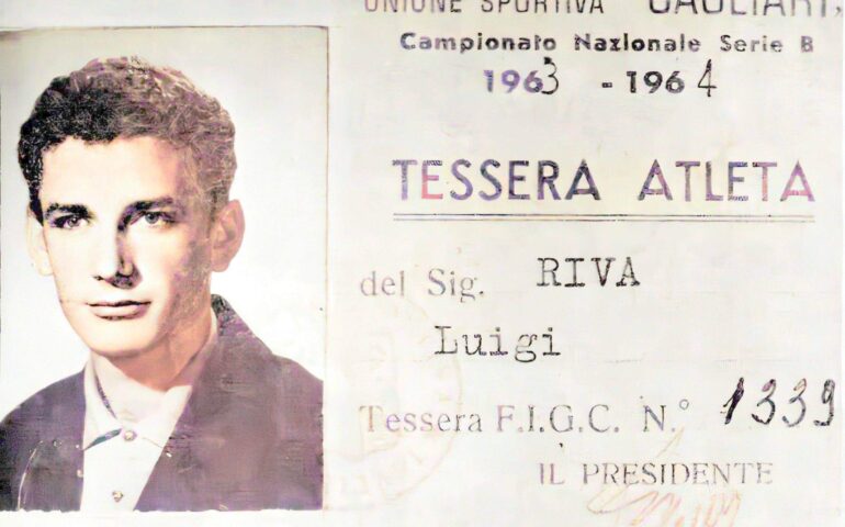 Il tesserino da calciatore di Gigi Riva quando arrivò a Cagliari: era il 1963