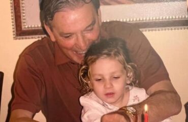 Gigi Riva con la nipote Virginia in occasione del 60° compleanno - Foto FB Sempre con il Cagliari