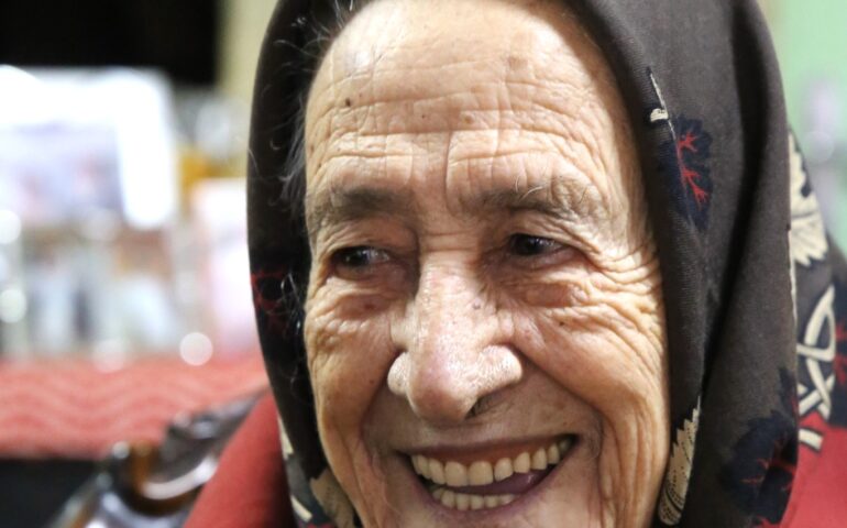 Un sorriso che vale 101 anni: Tzia Peppina, bella, simpatica e gioiosa