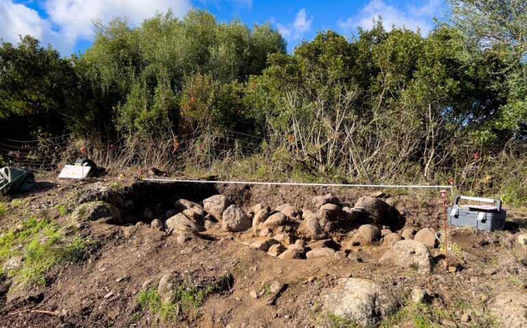 Spuntano i resti di un grosso villaggio nuragico durante i lavori: sorpresa a Villaurbana