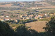 Elezioni Sardegna: la scuola del borgo è inagibile, il seggio viene allestito a casa di signora Maria