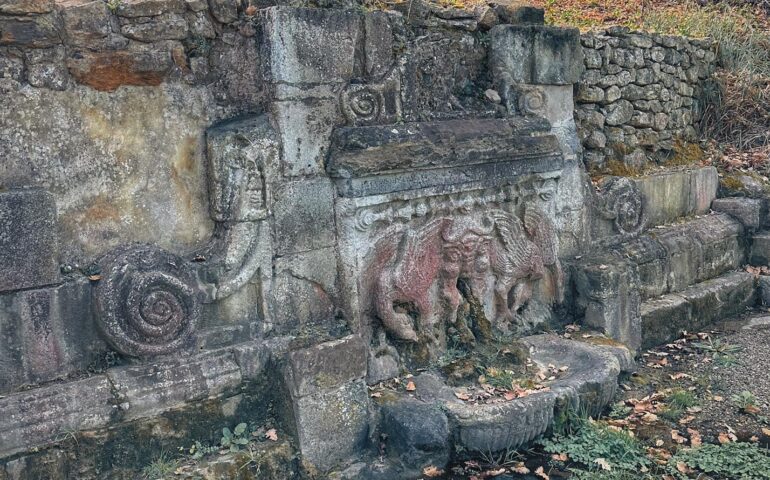 La fontana spagnola di Senis, una bellissima perla da visitare, immersa nelle campagne sarde 