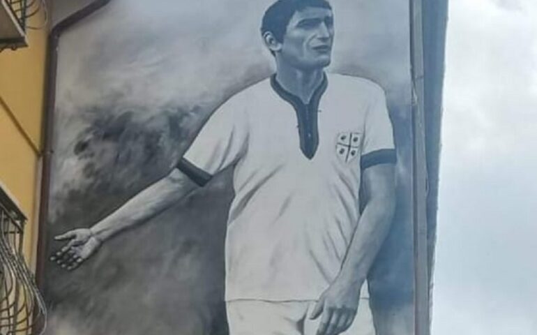 A Muravera un gigantesco e bellissimo murale di Stefano Pani dedicato a Gigi Riva