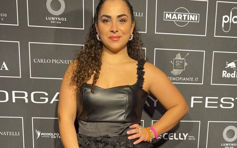 Gli abiti creati dalla stilista sarda Maria Elena Pes vestono le celebrities a Sanremo