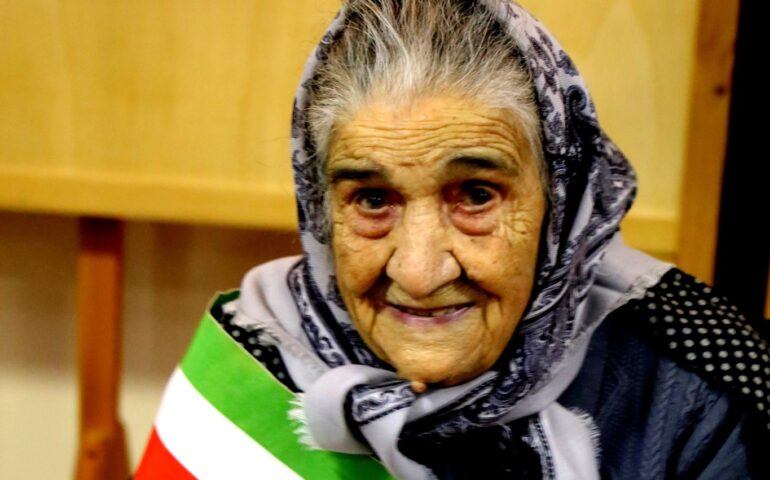 Oggi la Sardegna festeggia Tzia Maria per i suoi 105, preziosissimi, anni