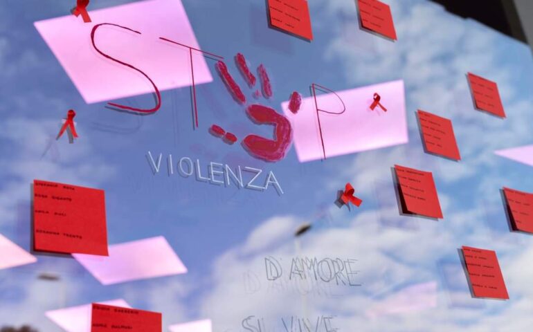 “Vetrine in rosso contro la violenza sulle donne”: i vincitori del concorso, premiati oggi