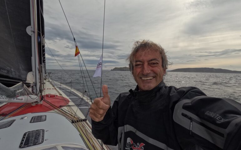 Andrea Mura conclude la Global Solo Challenge e sbarca in Spagna dopo 4 mesi di navigazione in solitaria