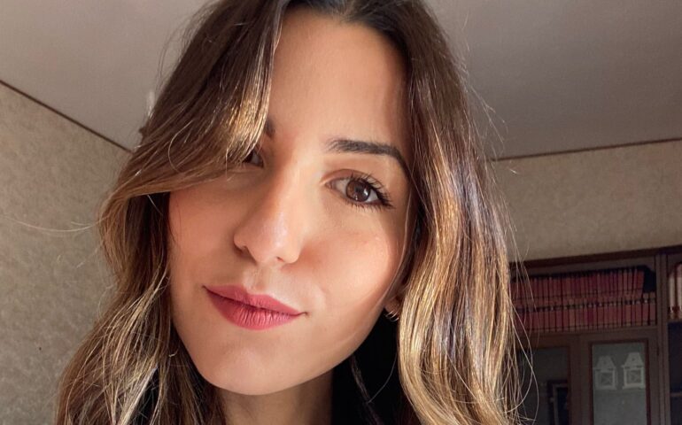 Quasi 130mila follower su TikTok, 28 anni e il lavoro da farmacista: Anna Sitzia è una vera influencer dello star bene