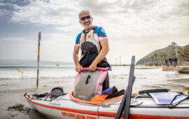 “Tutti nella stessa barca”: al via l’impresa in solitaria di Carlo Coni attorno alla Sardegna in Kayak