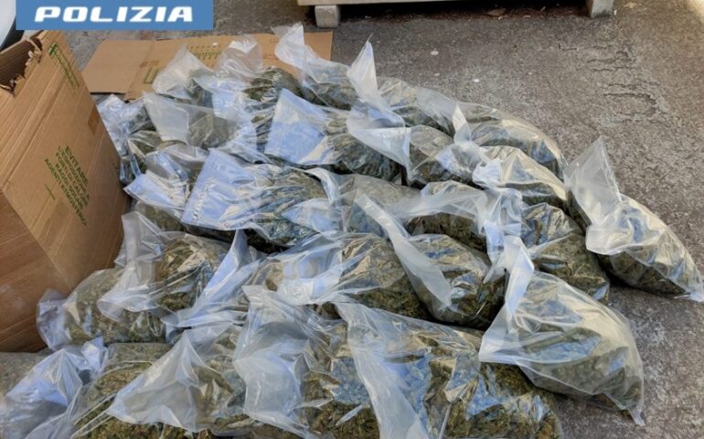 Cagliari, beccato in auto con 31 chili di droga: arrestato un 38enne sulla 131