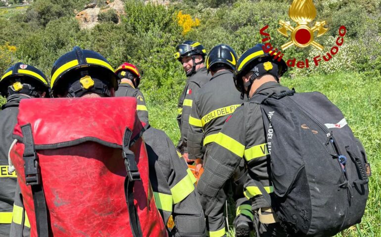 Bosa, cade durante un’escursione e resta immobilizzata: salvata dai Vigili del Fuoco