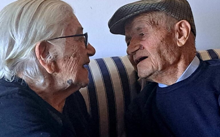 Tziu Costantino, 103 anni e Tzia Ignazia, 95: sempre innamorati dopo 66 anni di matrimonio