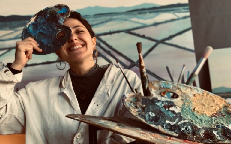 «L’arte? Il mio modo per viaggiare ovunque»: tuffo nella vita della pittrice cagliaritana Ilaria Melis