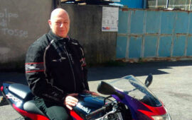 Tragico incidente a Brescia: 61enne sardo si schianta con la sua moto su auto che fa inversione