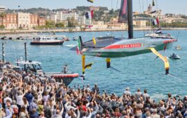Cagliari, spettacolo mondiale al Molo Ichnusa: varata l’imbarcazione di Luna Rossa per l’America’s Cup
