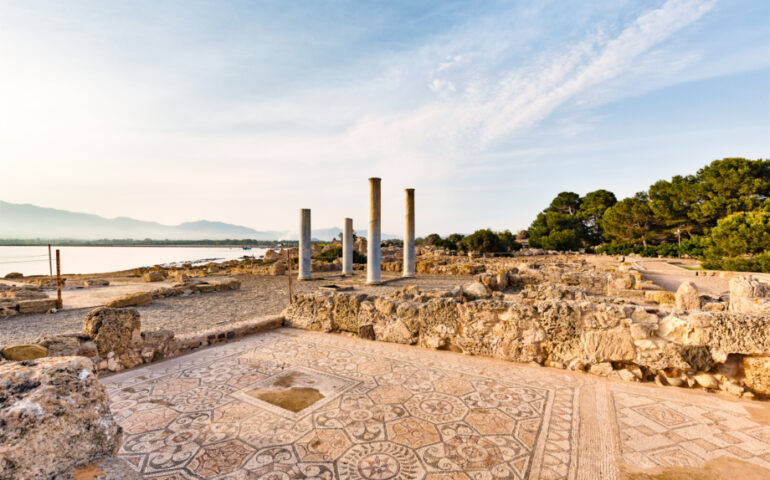 Alla scoperta di Nora, una delle più antiche città della Sardegna e dei suoi meravigliosi mosaici