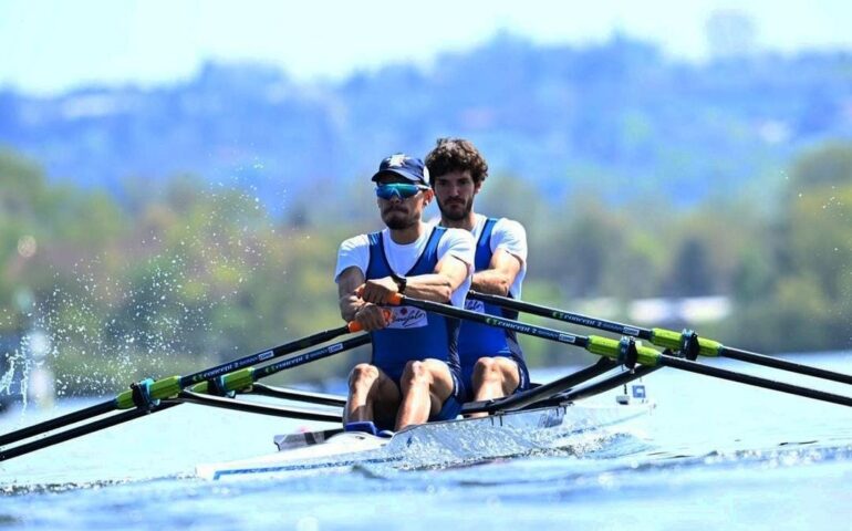 Il canoista sardo Stefano Oppo vince, col compagno Gabriel Soares, la medaglia d’oro alla Coppa del Mondo di Canottaggio