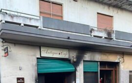 Attentato incendiario contro un bar di Assemini: indagano i Carabinieri