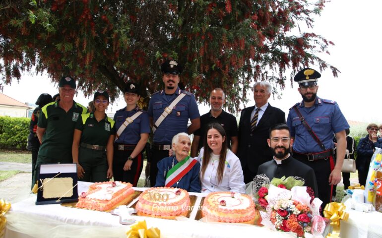 Omaggio a Tzia Mariantonia: Samugheo celebra i 100 anni della sua amata centenaria