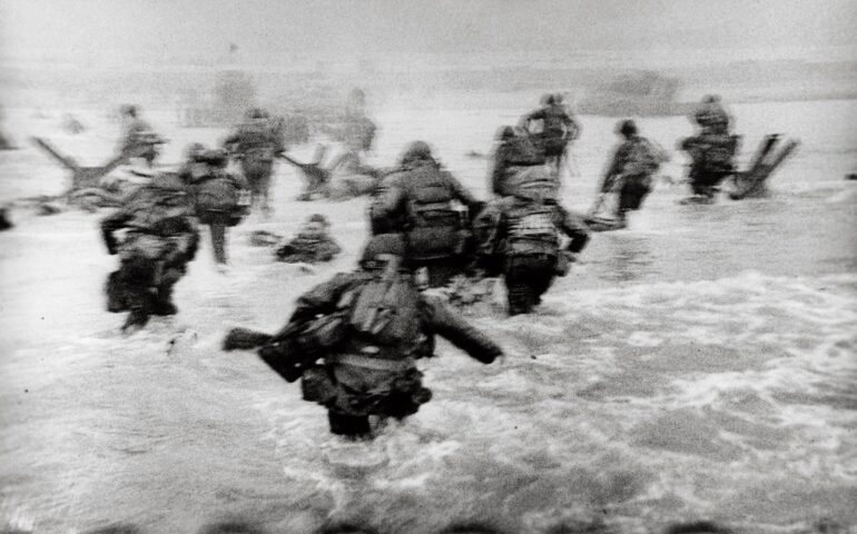 I capolavori fotografici di Robert Capa in mostra al Palazzo di Città di Cagliari