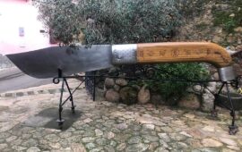 Lo sapevate? Il coltello più pesante del mondo si trova in Sardegna