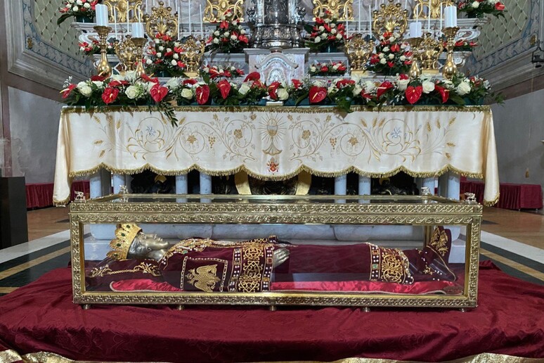 Folla di fedeli a Quartu per l'arrivo delle reliquie di Sant'Elena