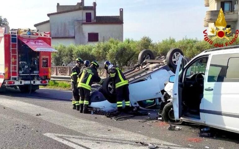 Decimomannu, drammatico incidente: tre auto coinvolte, tre feriti gravi tra cui una ragazzina di 12 anni