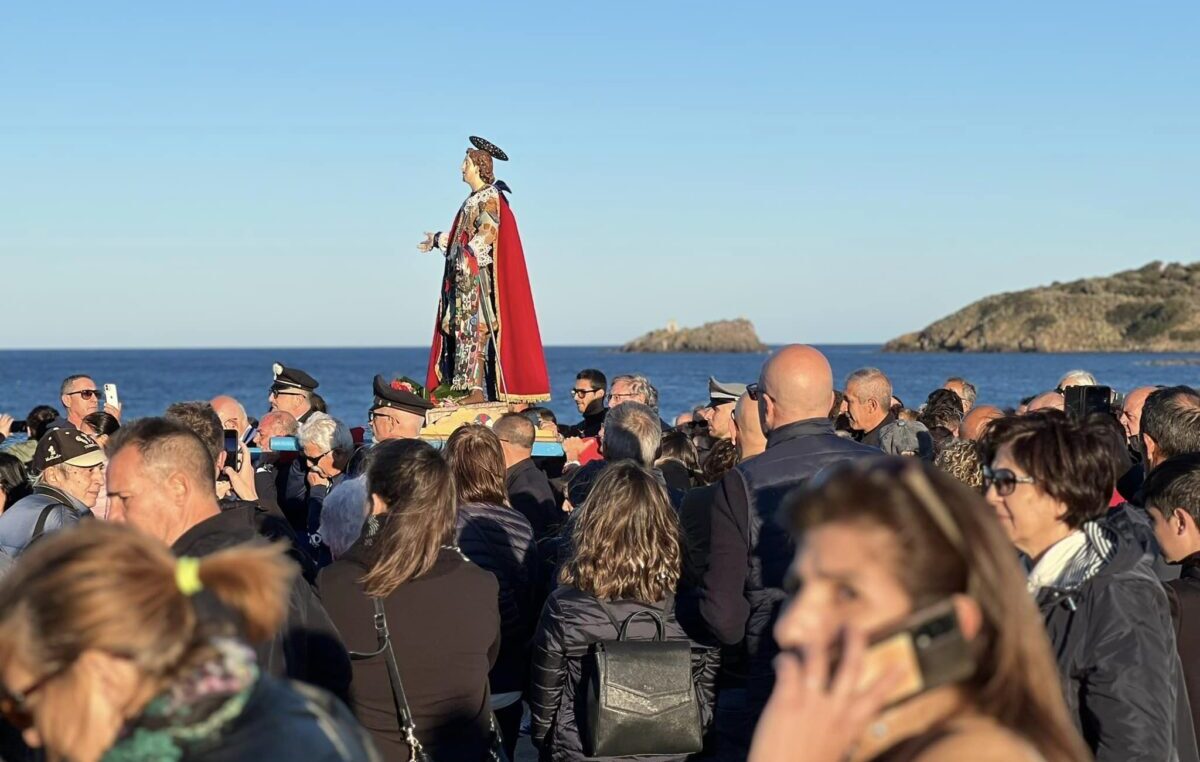(FOTO) Si rinnova l'emozione a Pula per Sant'Efisio: ieri la statua del Santo in pellegrinaggio nei luoghi del martirio