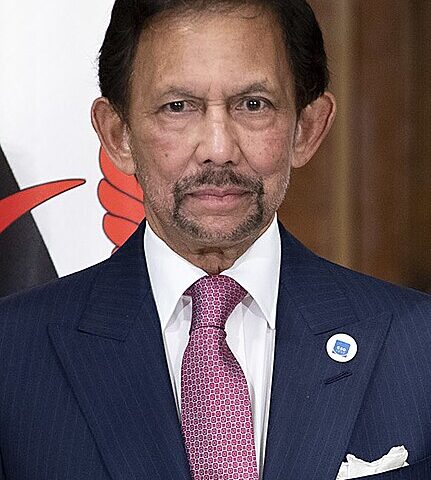 Il sultano del Brunei, Hassanal Bolkiah, si trova in Sardegna: ha puntato Villa Certosa