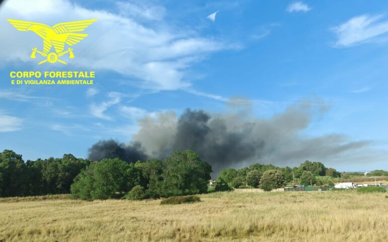 Giornata infernale sul fronte incendi in Sardegna: 100 ettari in fiamme a San Vero Milis, 7 mezzi aerei in azione
