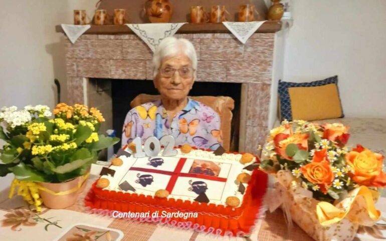 La Sardegna oggi festeggia i 102 anni di una vera forza della natura, Tzia Severina