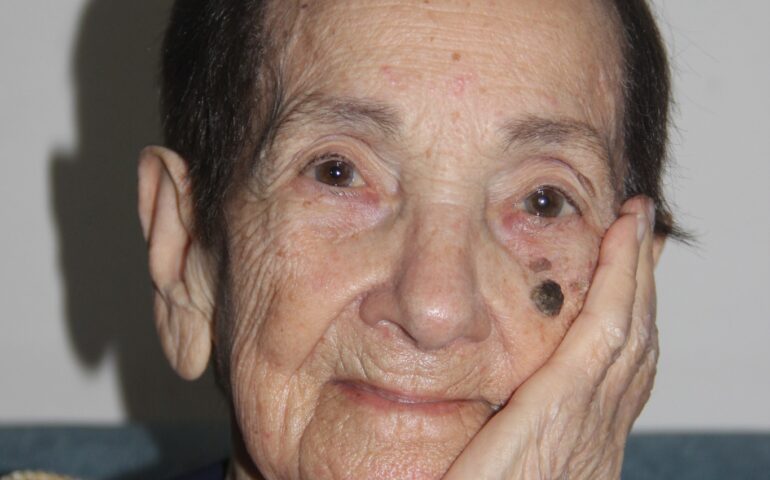 «Come sto? Io sto sempre benissimo!», Tzia Vivalda compie 100 anni: regina di allegria e positività