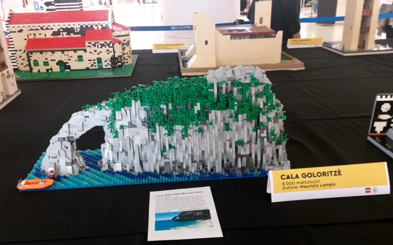 Nel primo Lego Store della Sardegna ecco la magia: Cala Goloritzè in versione mattoncini