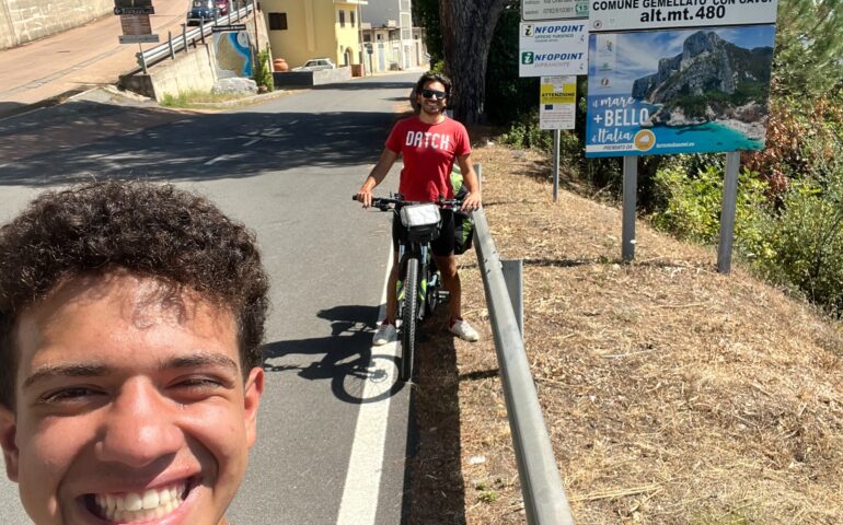 Due fratelli siculi e un viaggio epico: da Sassari a Cagliari in bicicletta lungo la Costa Est