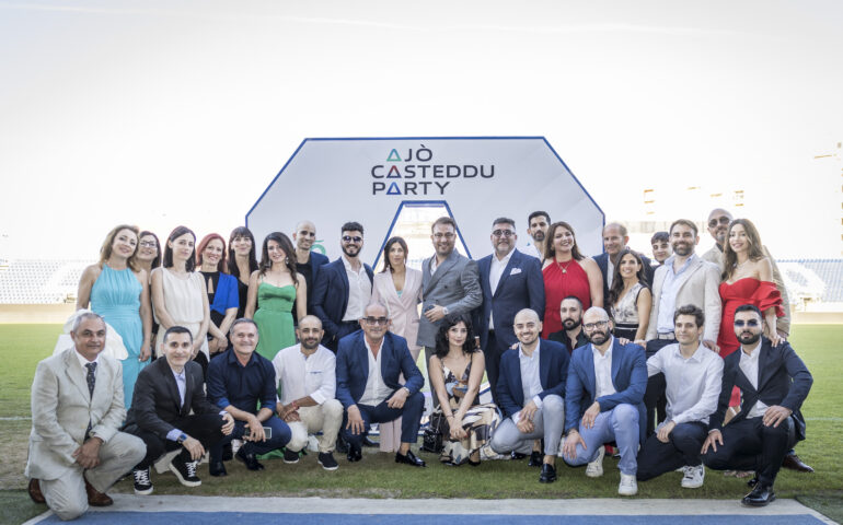 Vivere il sogno di festeggiare la propria azienda nello Stadio del Cagliari: l’esperienza unica raccontata da Ajò Energia e Pubblicitas alla Unipol Domus
