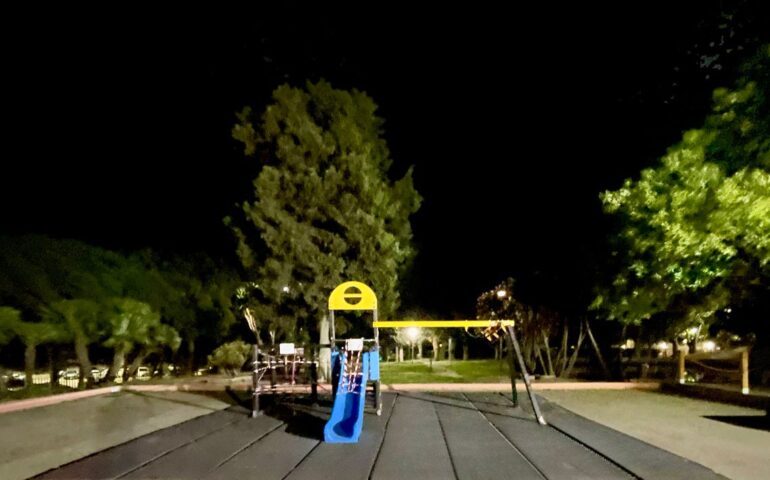 Cagliari, giochi distrutti nel parco Giovanni Paolo II: la rabbia dei residenti