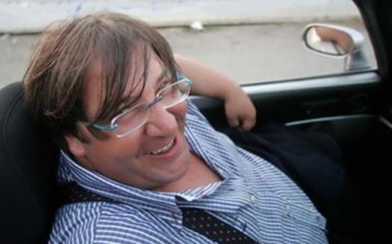 “Pregate per un uomo buono”: ore di angoscia per il giornalista Antonello Lai, molto grave dopo un malore