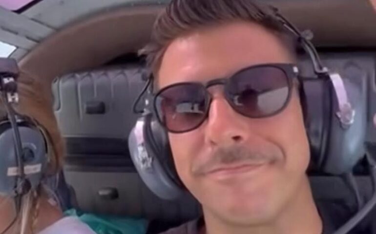Gabbani a terra per il down informatico: per arrivare in Sardegna a cantare prende un monoelica
