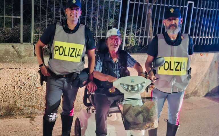 “Siete i miei angeli”, 80enne disabile aiutato e scortato a casa dalla Polizia Stradale