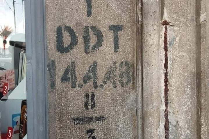 Quiz per cagliaritani doc: sapete cosa indica quella scritta su un muro di via Roma?