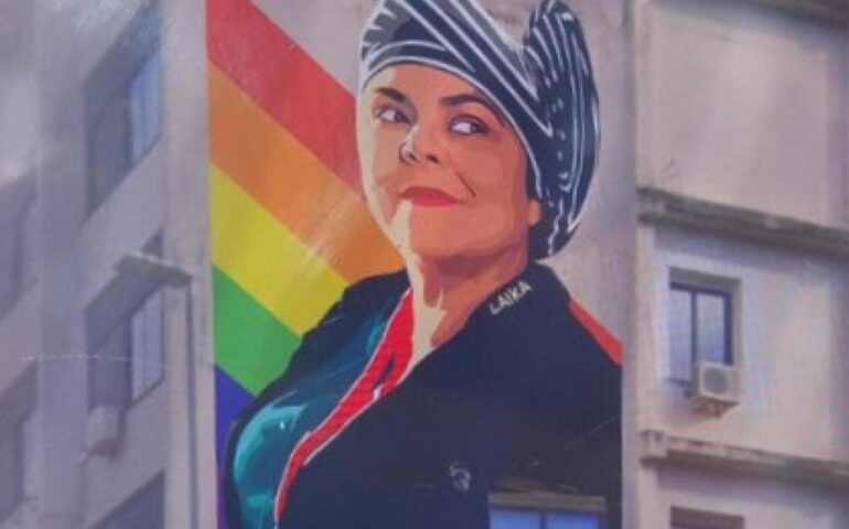 Il nuovo murale per Michela Murgia a Roma attaccato da Fratelli d’Italia e Pro Vita