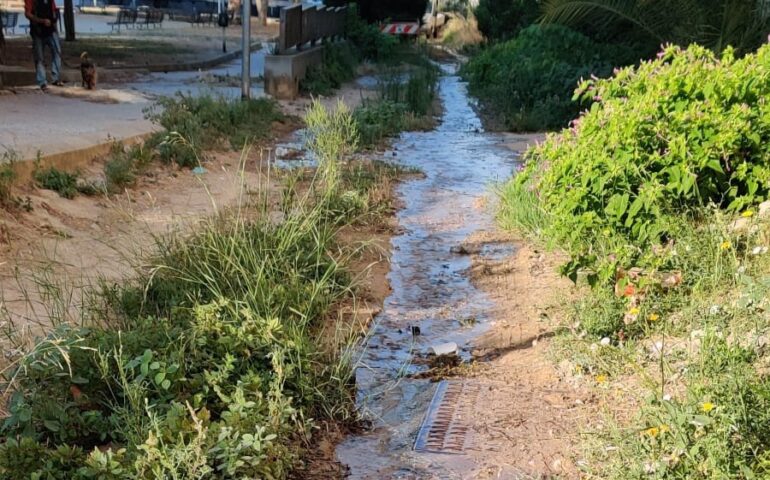 Via Brianza: in fumo ettolitri di acqua potabile. “Perdita che va avanti da due settimane”