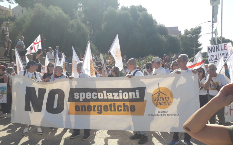 Isola in corteo per il territorio: “No alle speculazioni energetiche”
